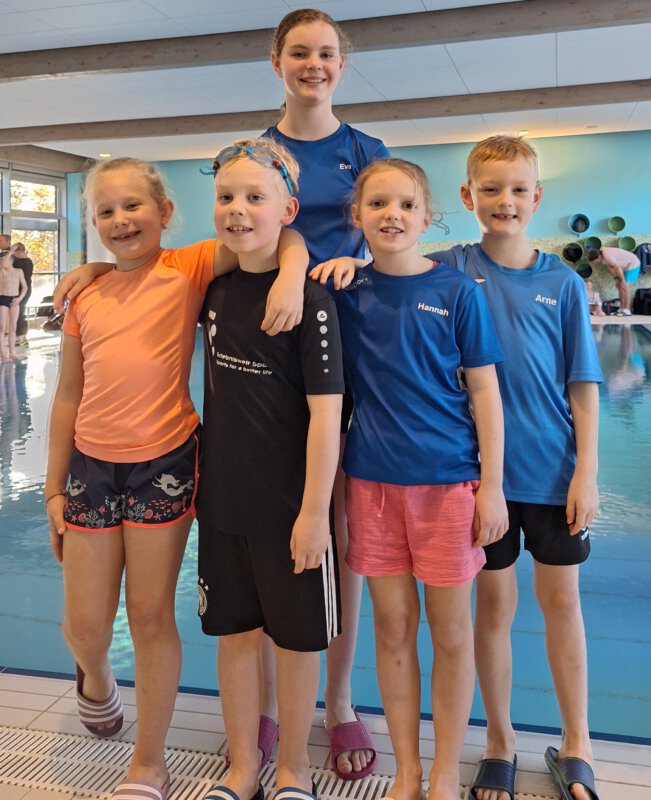 Gruppenfoto der 5 Wettkampfschwimmer